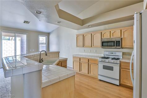 211 Crown Imperial Street Henderson NV 89074