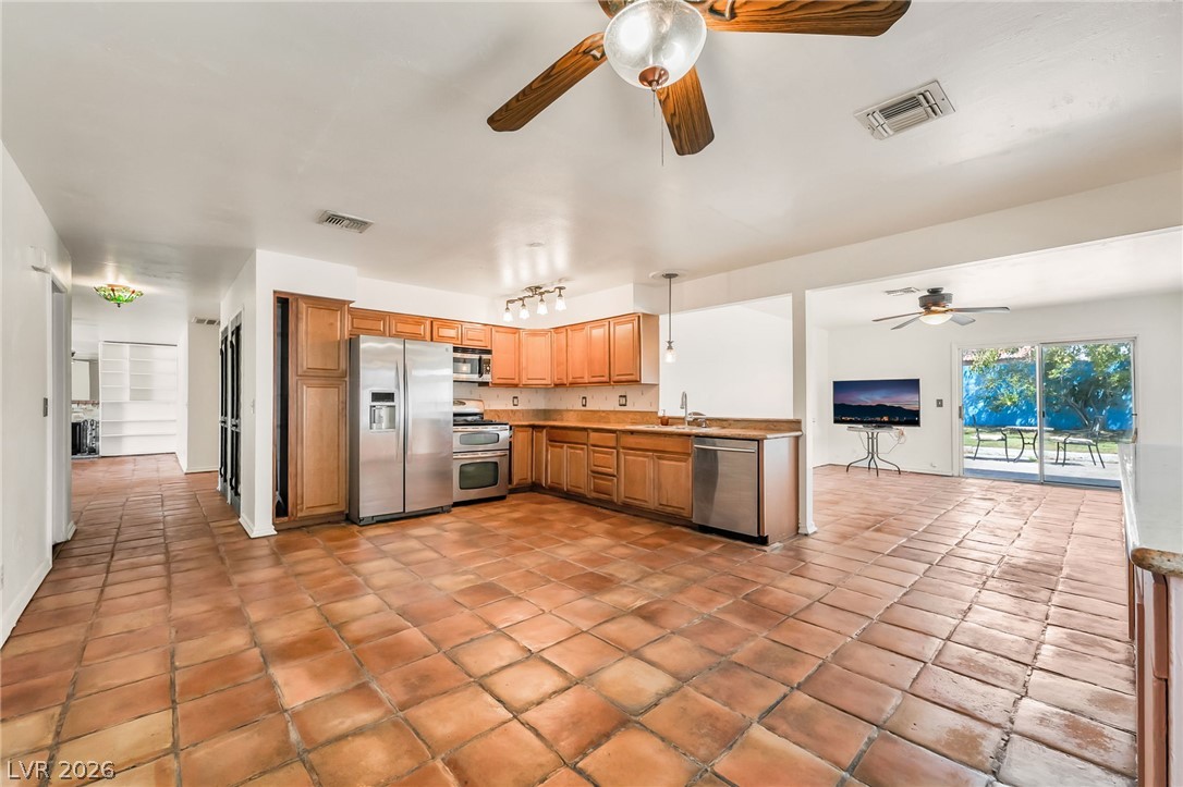 6604 Larchwood Lane Las Vegas NV 89103