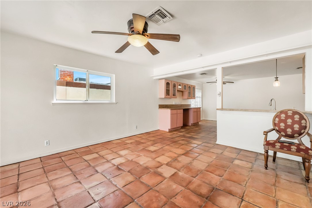 6604 Larchwood Lane Las Vegas NV 89103