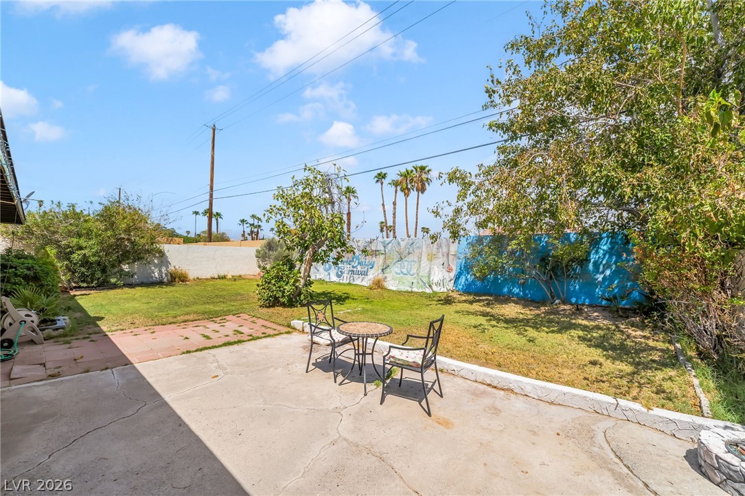 6604 Larchwood Lane Las Vegas NV 89103