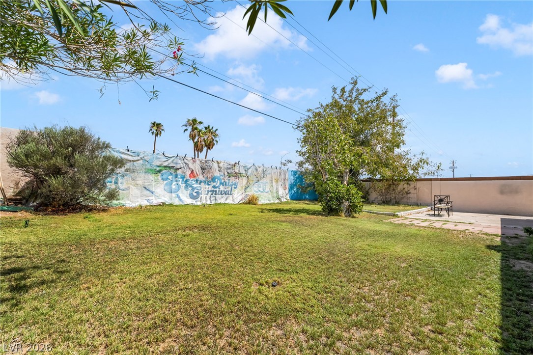 6604 Larchwood Lane Las Vegas NV 89103