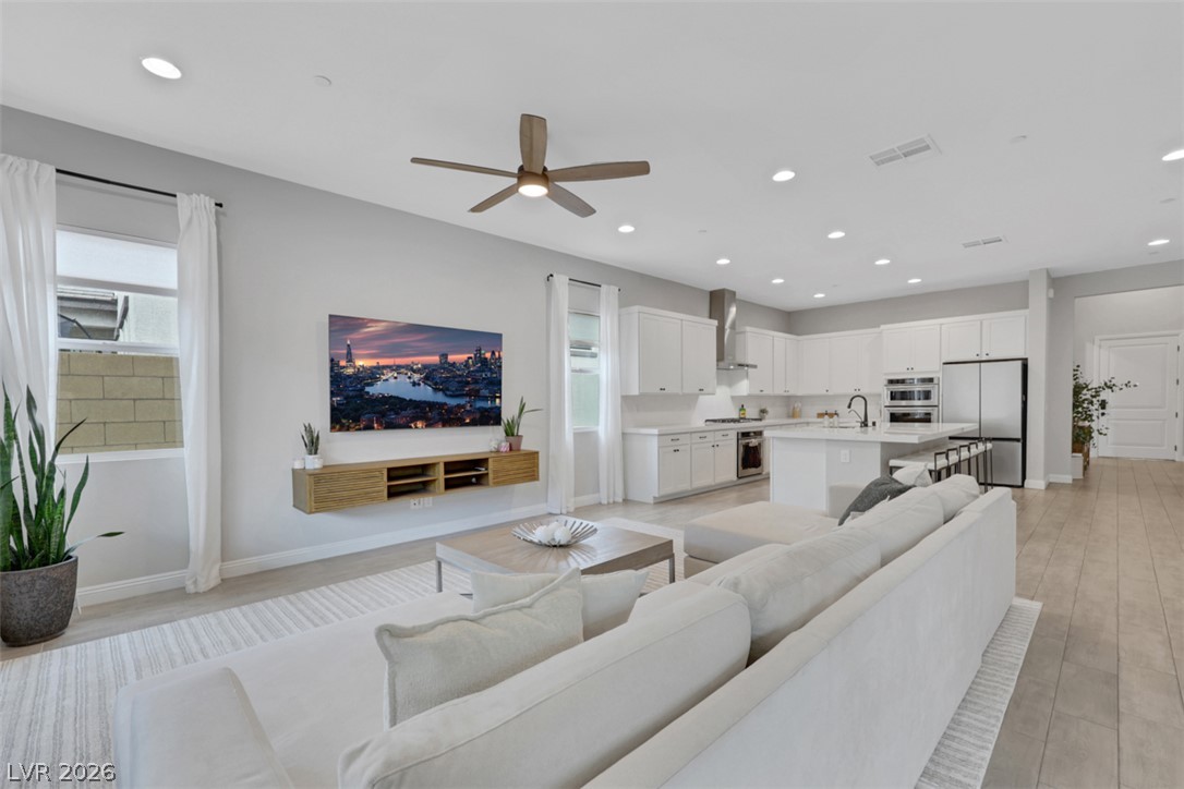 812 Klamath Springs Street Henderson NV 89011