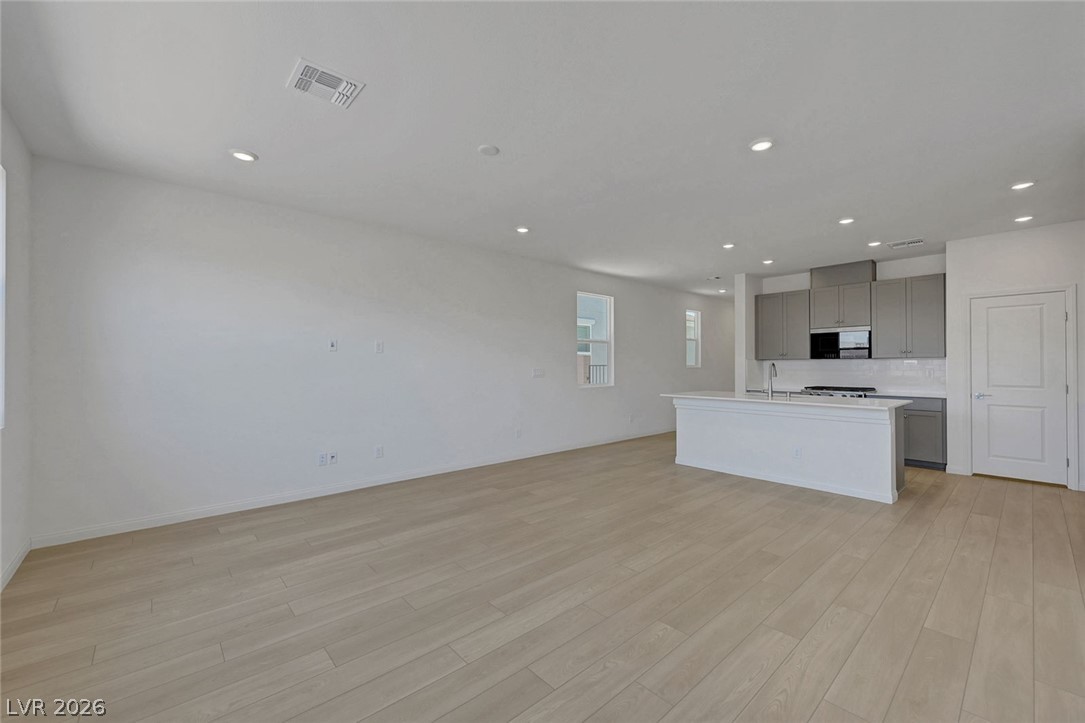 7086 Parkallen Avenue Las Vegas NV 89113