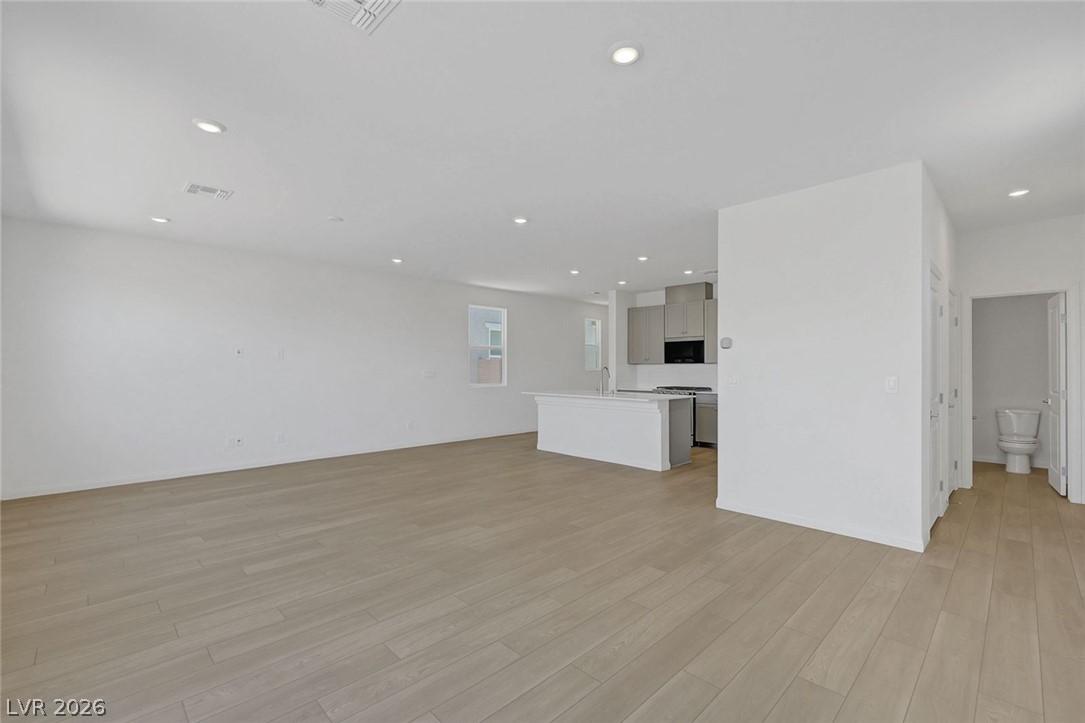 7086 Parkallen Avenue Las Vegas NV 89113