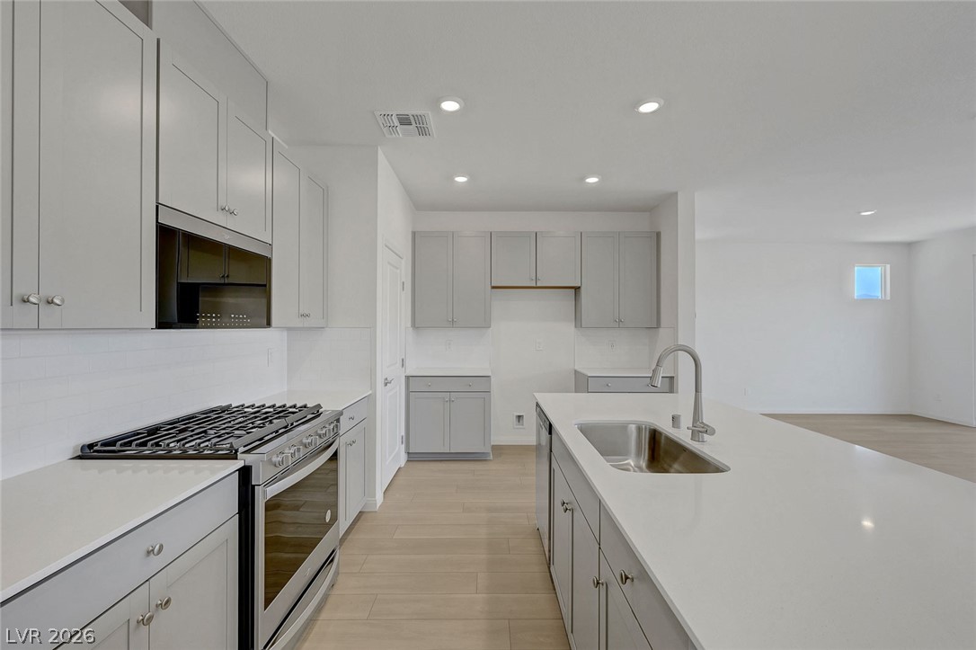 7086 Parkallen Avenue Las Vegas NV 89113