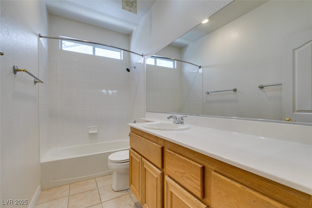 1004 Collingtree Street Las Vegas NV 89145
