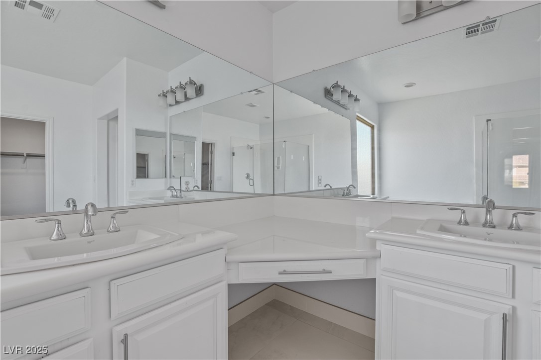7324 South White Bloom Avenue Las Vegas NV 89117