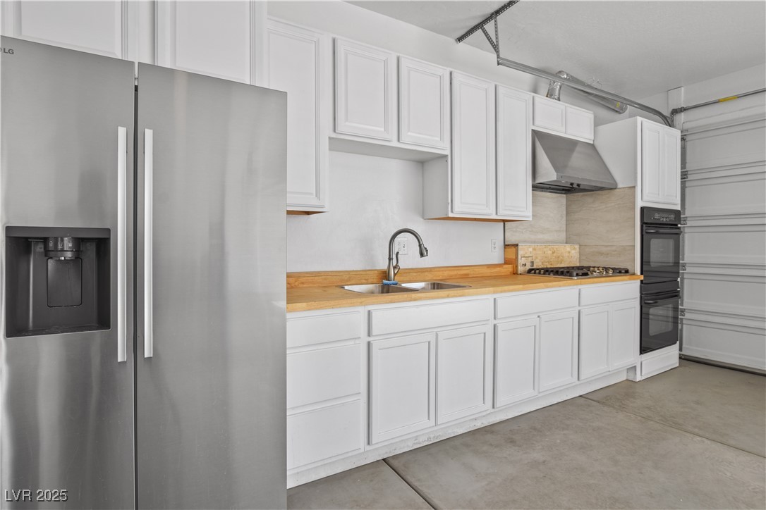 7324 South White Bloom Avenue Las Vegas NV 89117