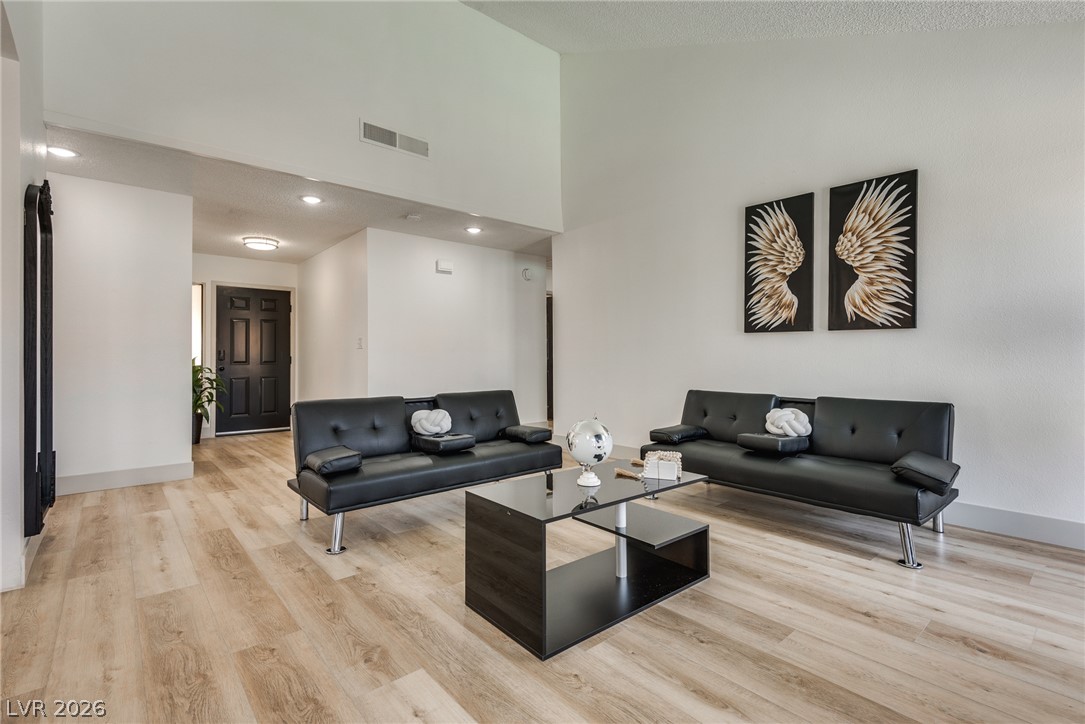 6212 Pinewood Avenue Las Vegas NV 89103