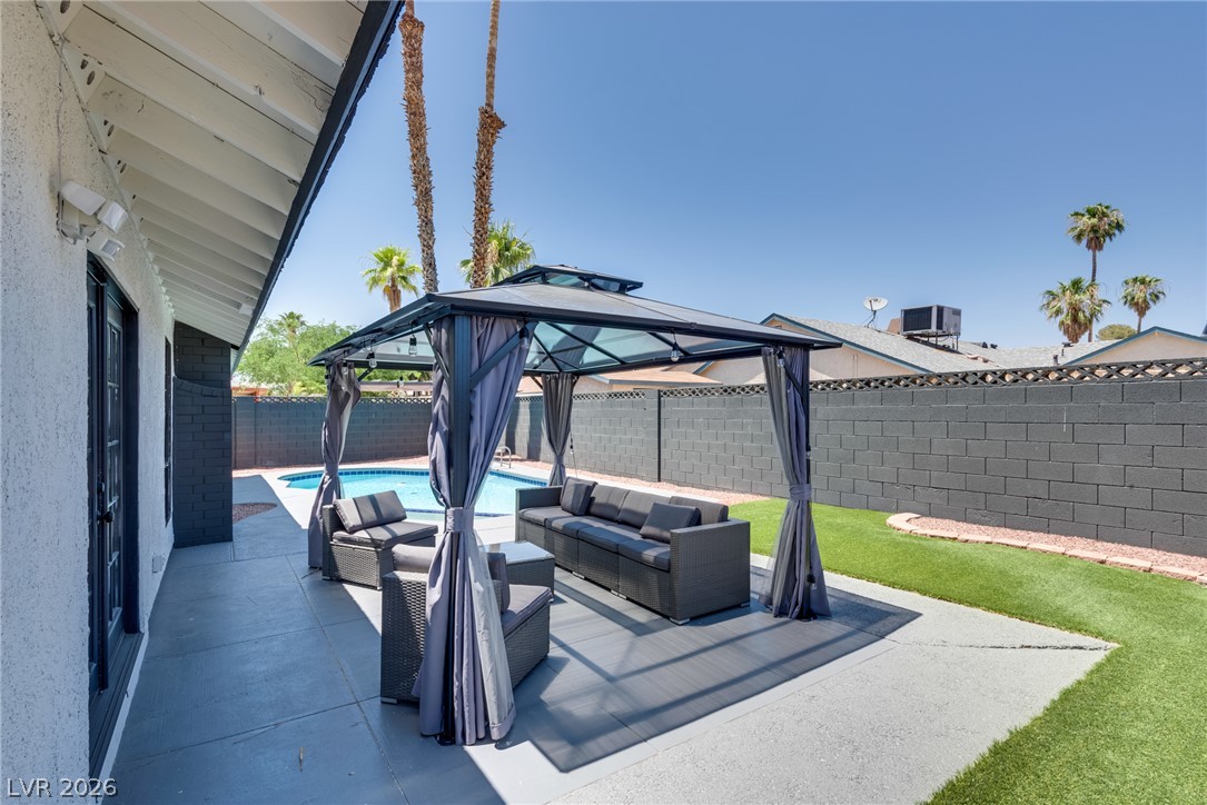 6212 Pinewood Avenue Las Vegas NV 89103