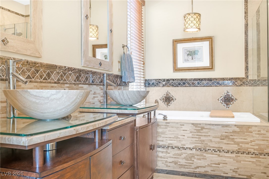 32 Cerchio Basso Henderson NV 89011