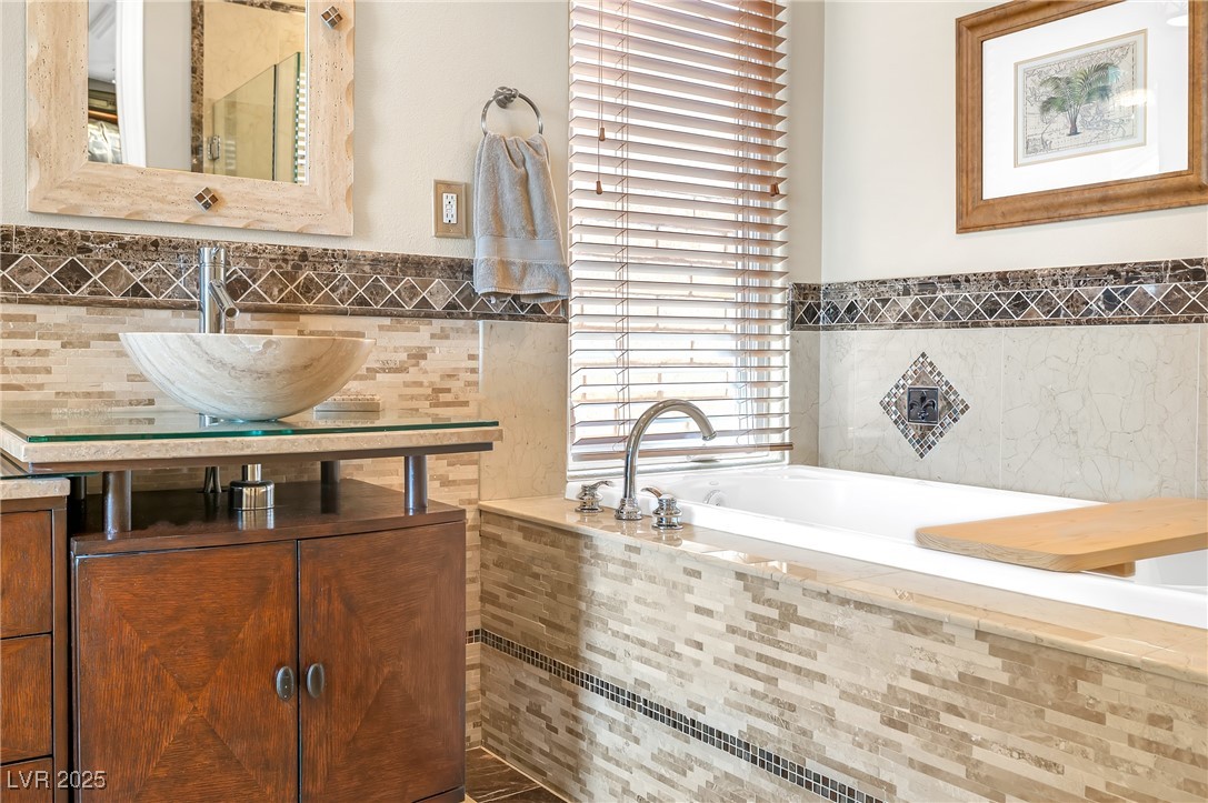 32 Cerchio Basso Henderson NV 89011