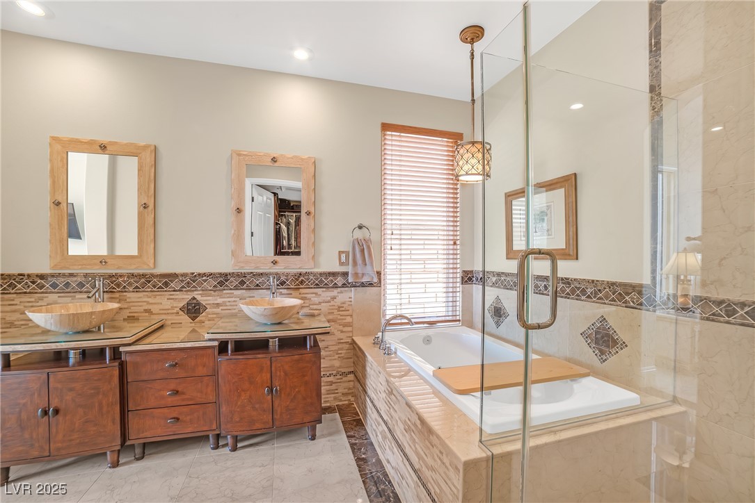 32 Cerchio Basso Henderson NV 89011