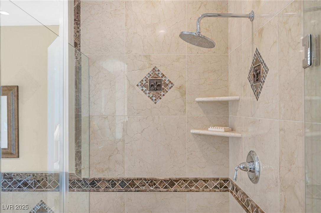 32 Cerchio Basso Henderson NV 89011