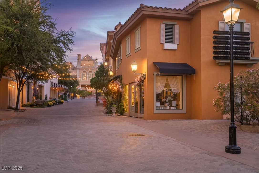 32 Cerchio Basso Henderson NV 89011