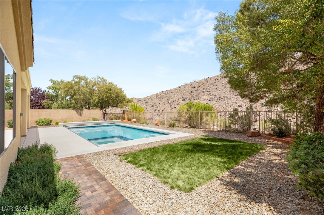17 Morninglow Pass Henderson NV 89052