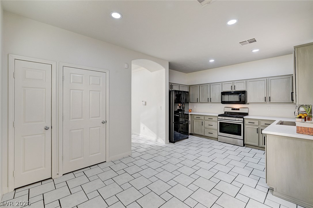 8062 Imperial Treasure Street Las Vegas NV 89139