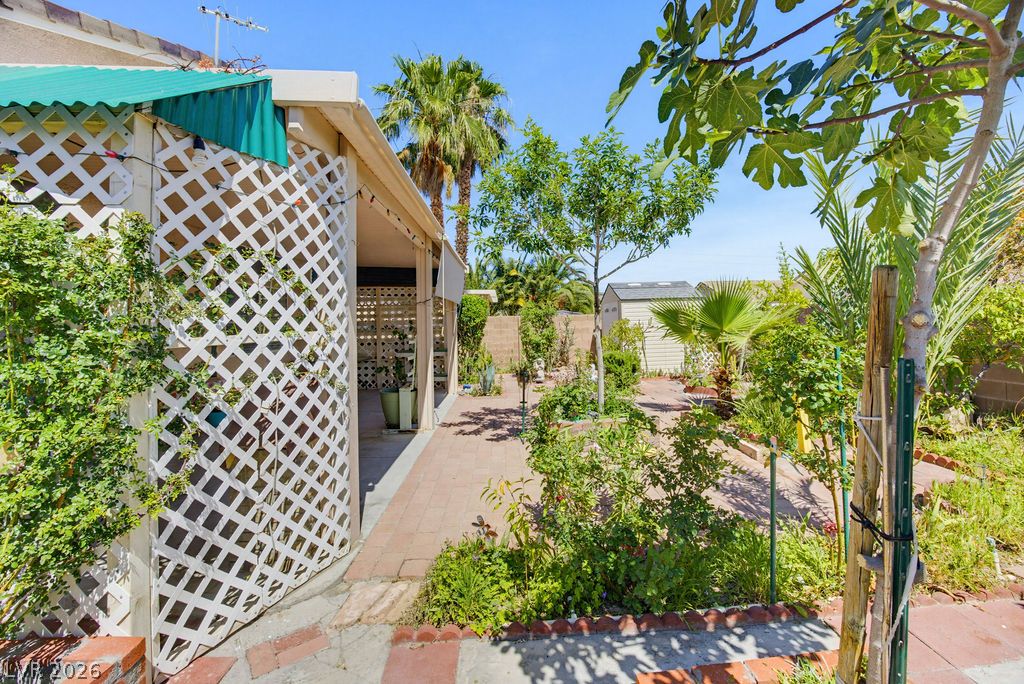 4825 Cascade Pools Avenue Las Vegas NV 89131