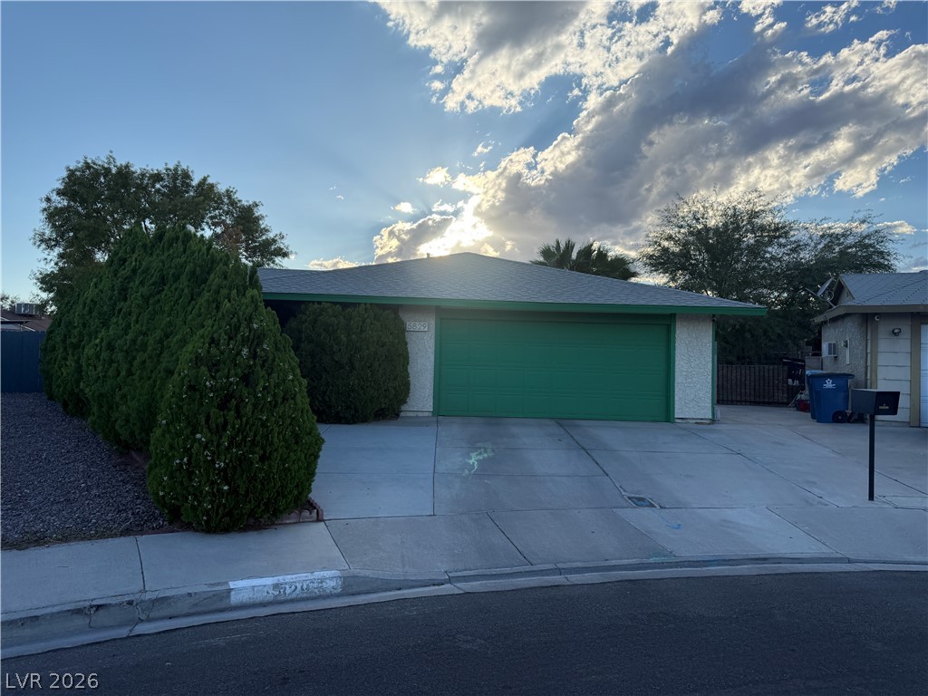 5829 Halfmoon Way Las Vegas NV 89108