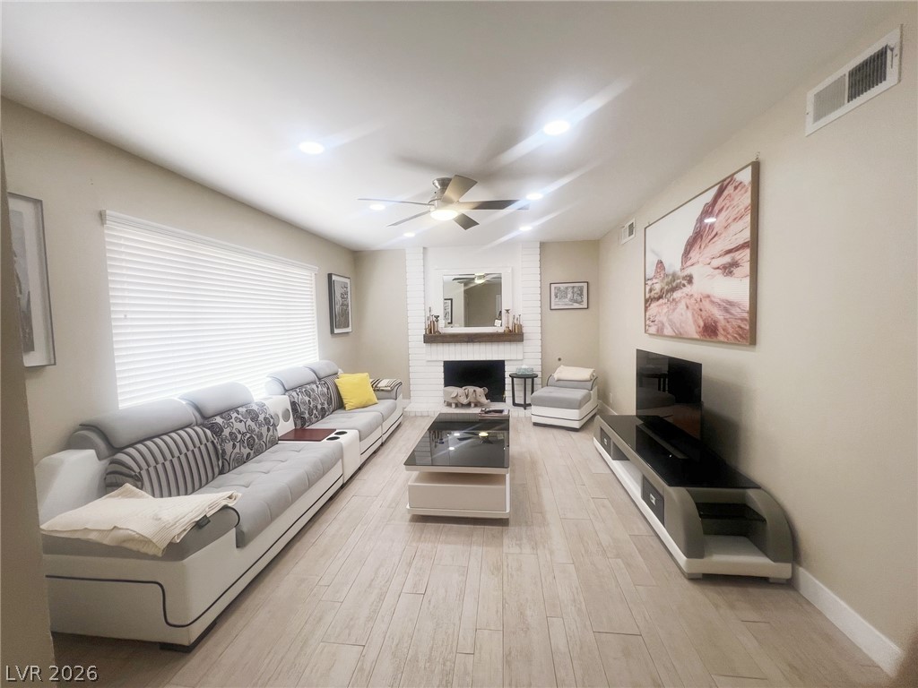 4194 Greenpoint Street Las Vegas NV 89147