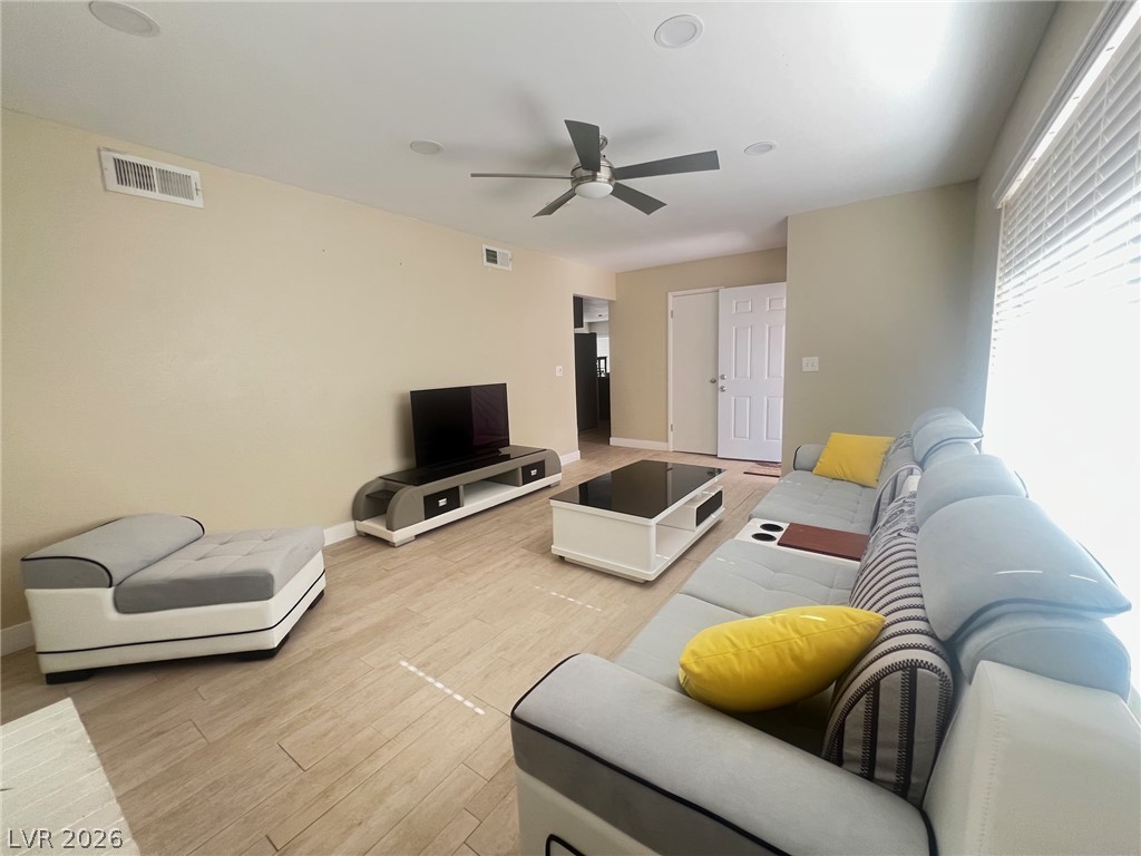 4194 Greenpoint Street Las Vegas NV 89147