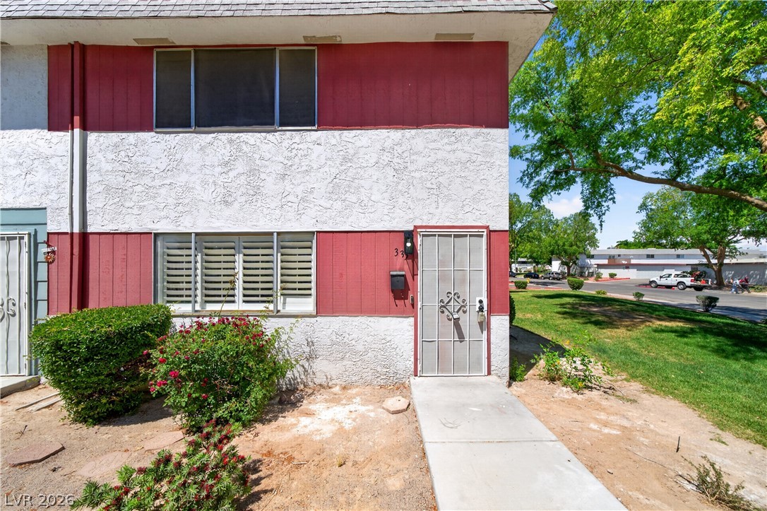 335 Greenbriar Townhouse Way Las Vegas NV 89121