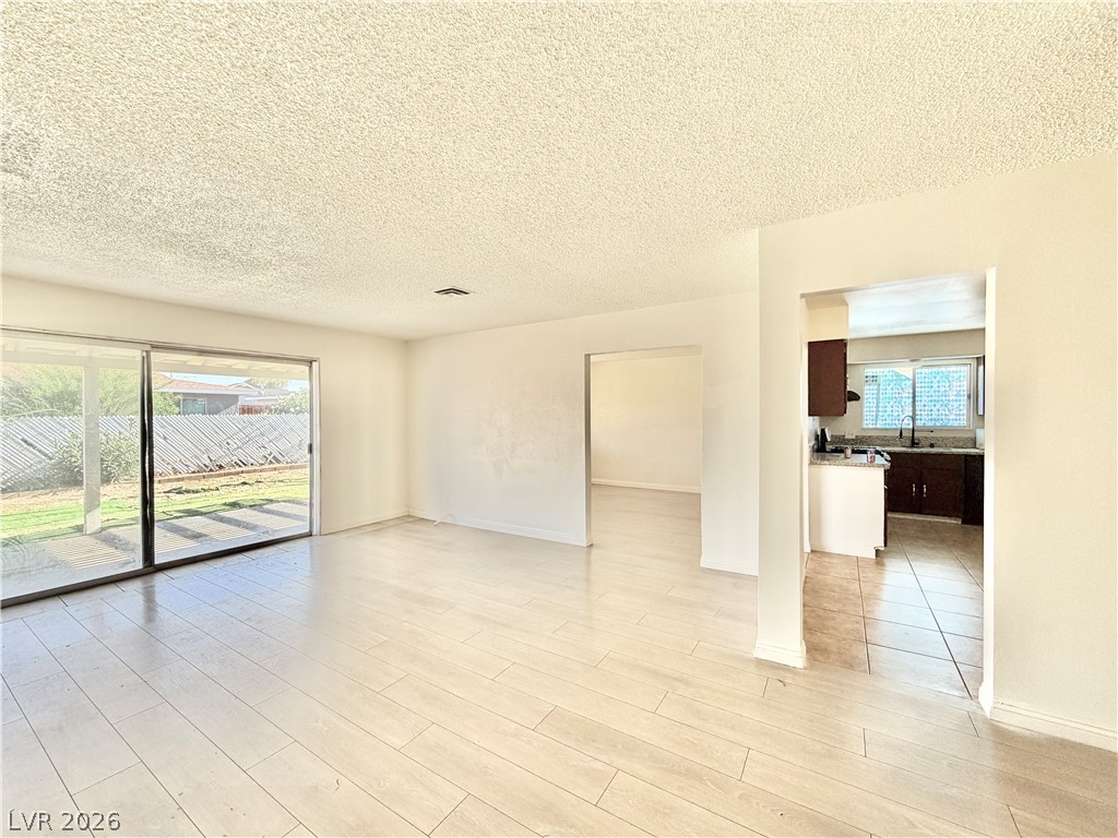 5213 Longridge Avenue Las Vegas NV 89146