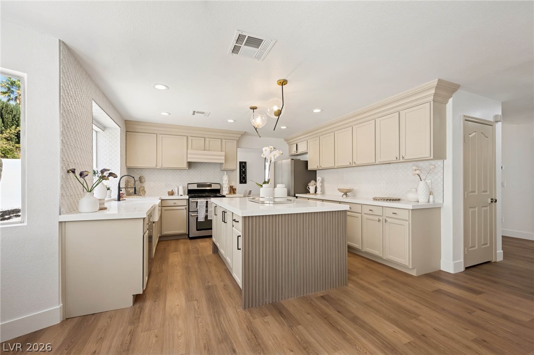 7825 Desert Bell Avenue Las Vegas NV 89128