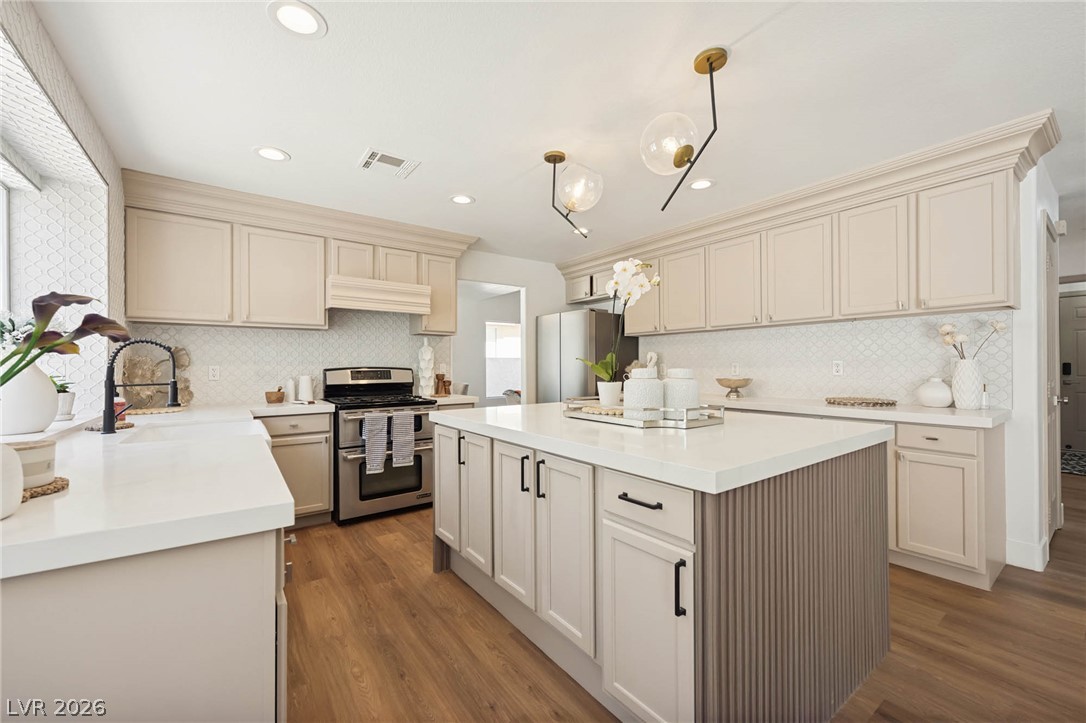 7825 Desert Bell Avenue Las Vegas NV 89128