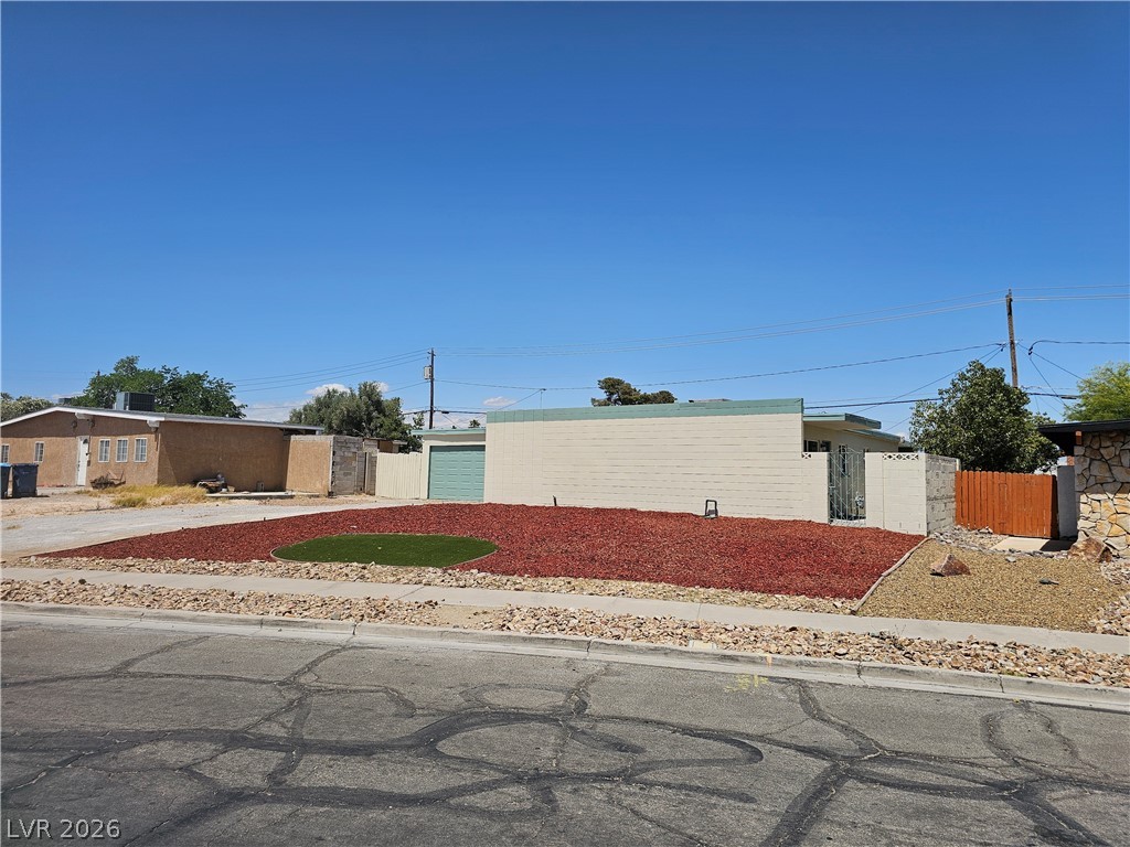 1074 King Richard Avenue Las Vegas NV 89119