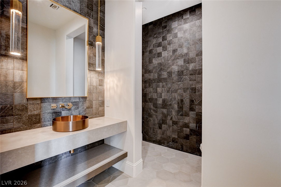 84 Kittansett Loop Henderson NV 89052