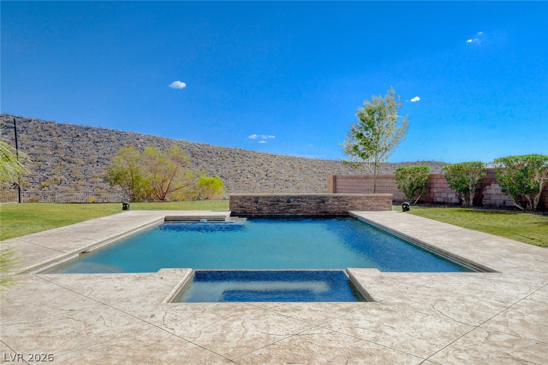 84 Kittansett Loop Henderson NV 89052