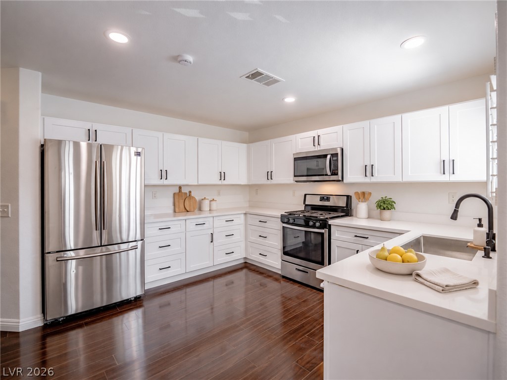6524 Roundstone Bog Avenue Las Vegas NV 89139