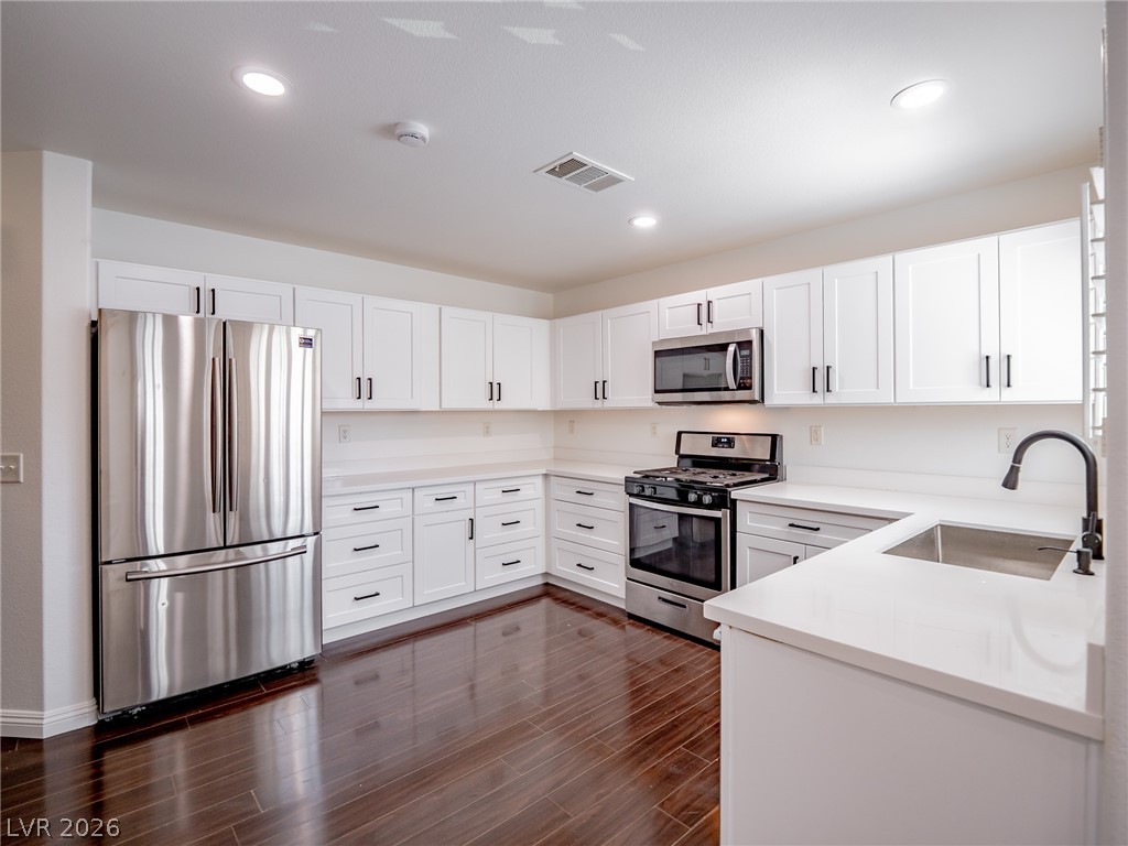 6524 Roundstone Bog Avenue Las Vegas NV 89139