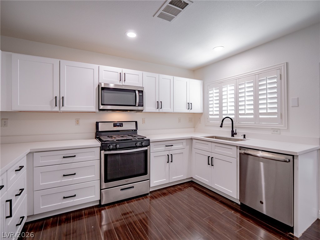 6524 Roundstone Bog Avenue Las Vegas NV 89139
