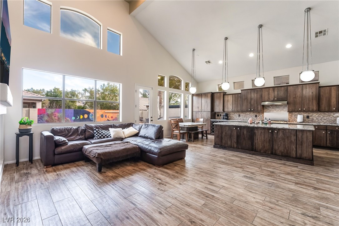 2766 Glen Port Street Las Vegas NV 89135