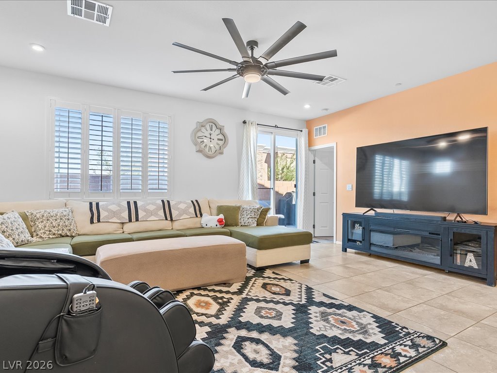 6082 Rose Springs Avenue Las Vegas NV 89130