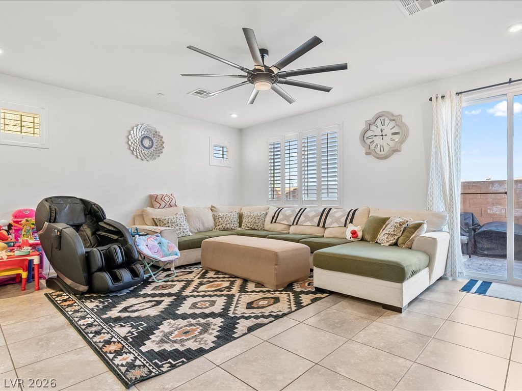 6082 Rose Springs Avenue Las Vegas NV 89130