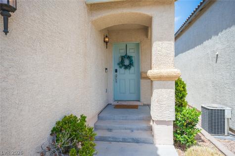 10646 Streamside Avenue Las Vegas NV 89129