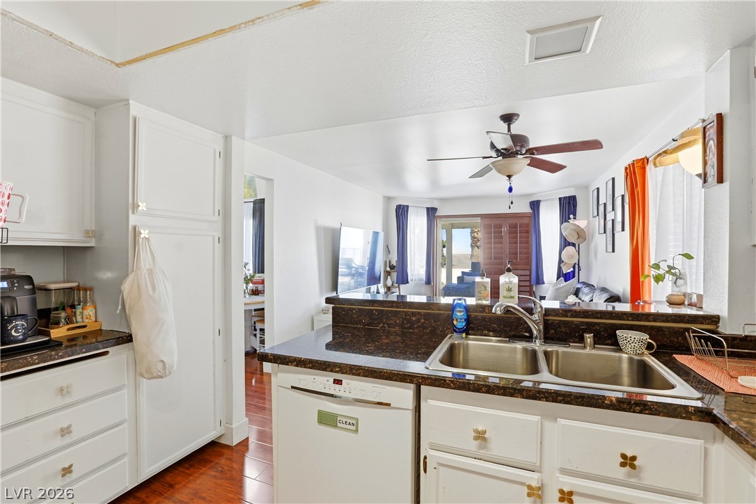 432 Capertino Street Las Vegas NV 89145