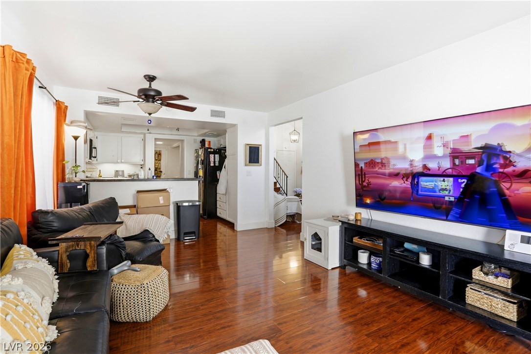 432 Capertino Street Las Vegas NV 89145