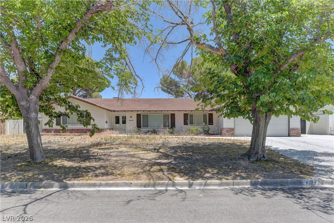 4204 Woodcrest Road Las Vegas NV 89121