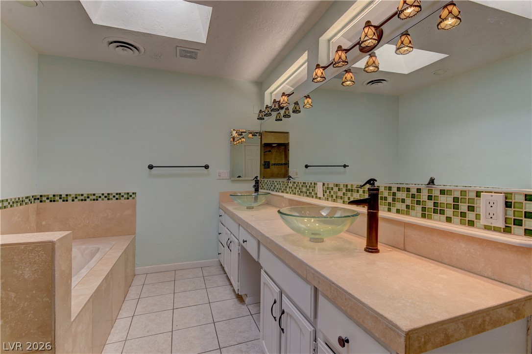 4204 Woodcrest Road Las Vegas NV 89121