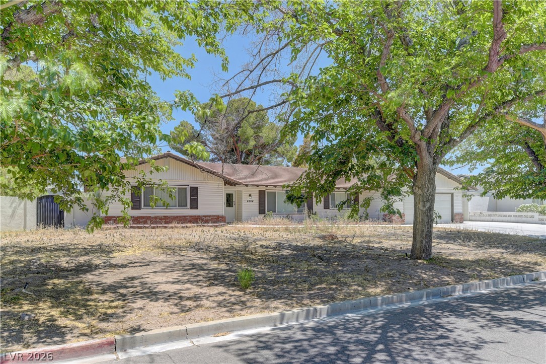 4204 Woodcrest Road Las Vegas NV 89121