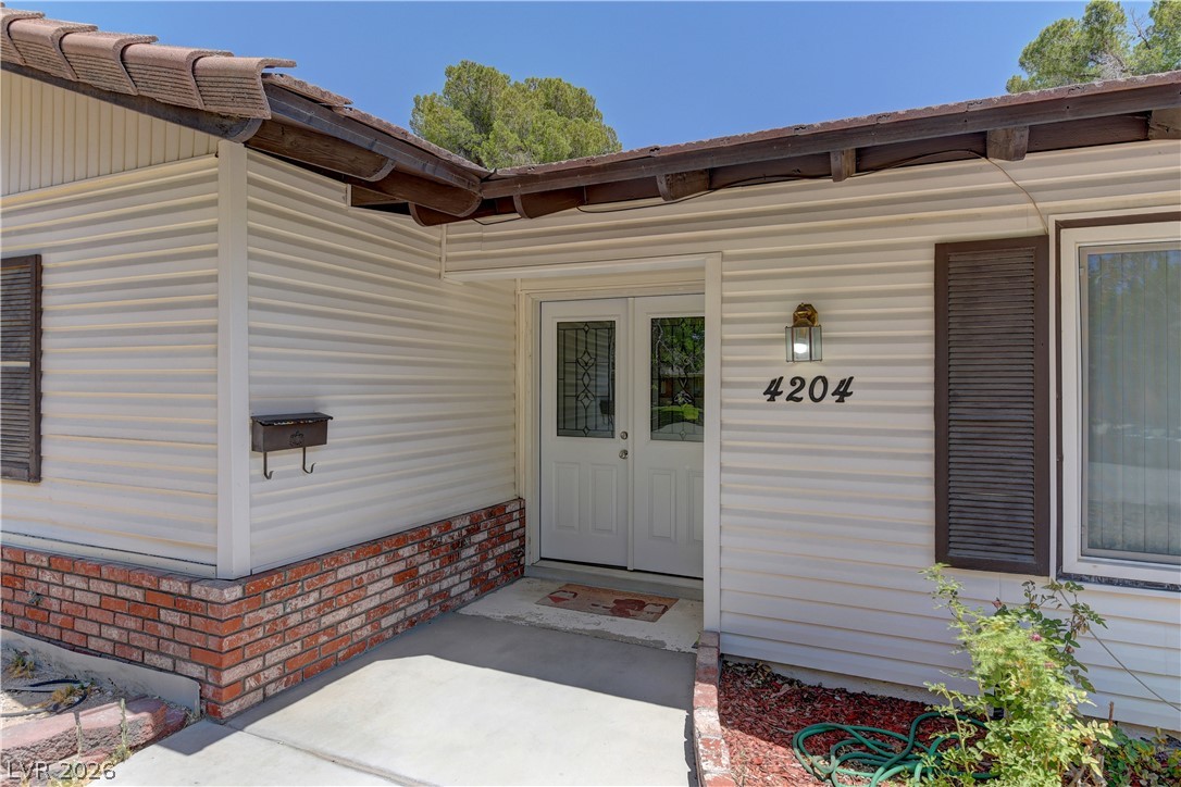 4204 Woodcrest Road Las Vegas NV 89121