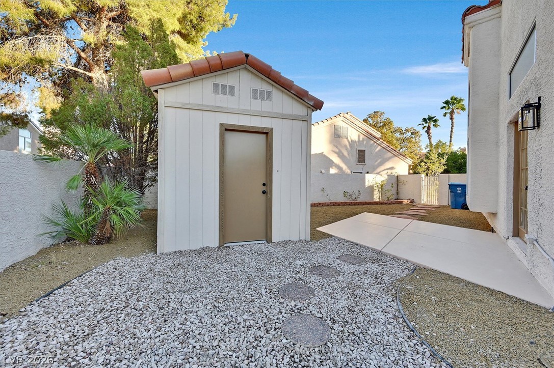 9512 Valley Hills Avenue Las Vegas NV 89134