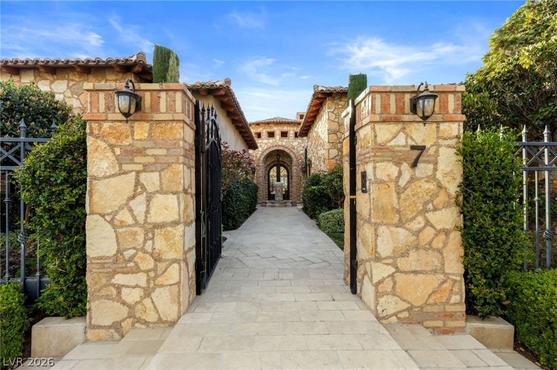 7 Chalk Hill Court Las Vegas NV 89141