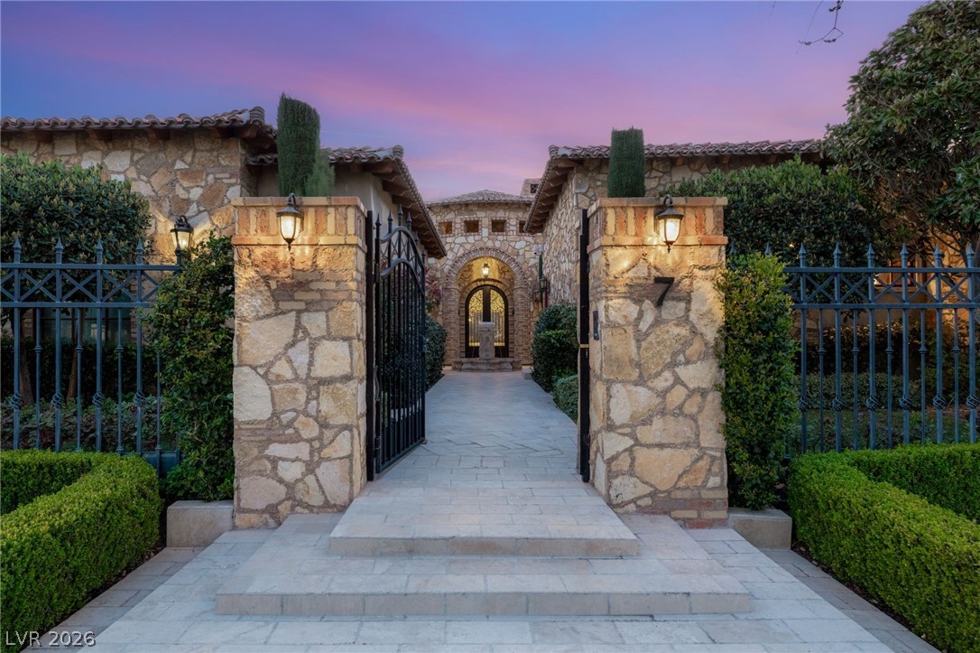 7 Chalk Hill Court Las Vegas NV 89141