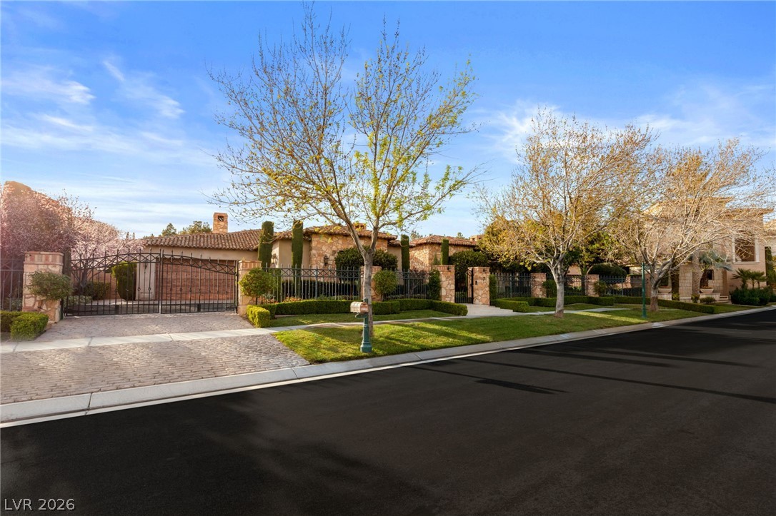 7 Chalk Hill Court Las Vegas NV 89141