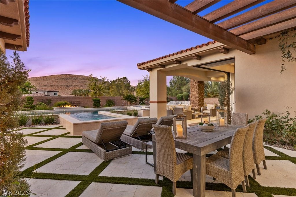 4 Cottonwood Canyon Court Las Vegas NV 89141